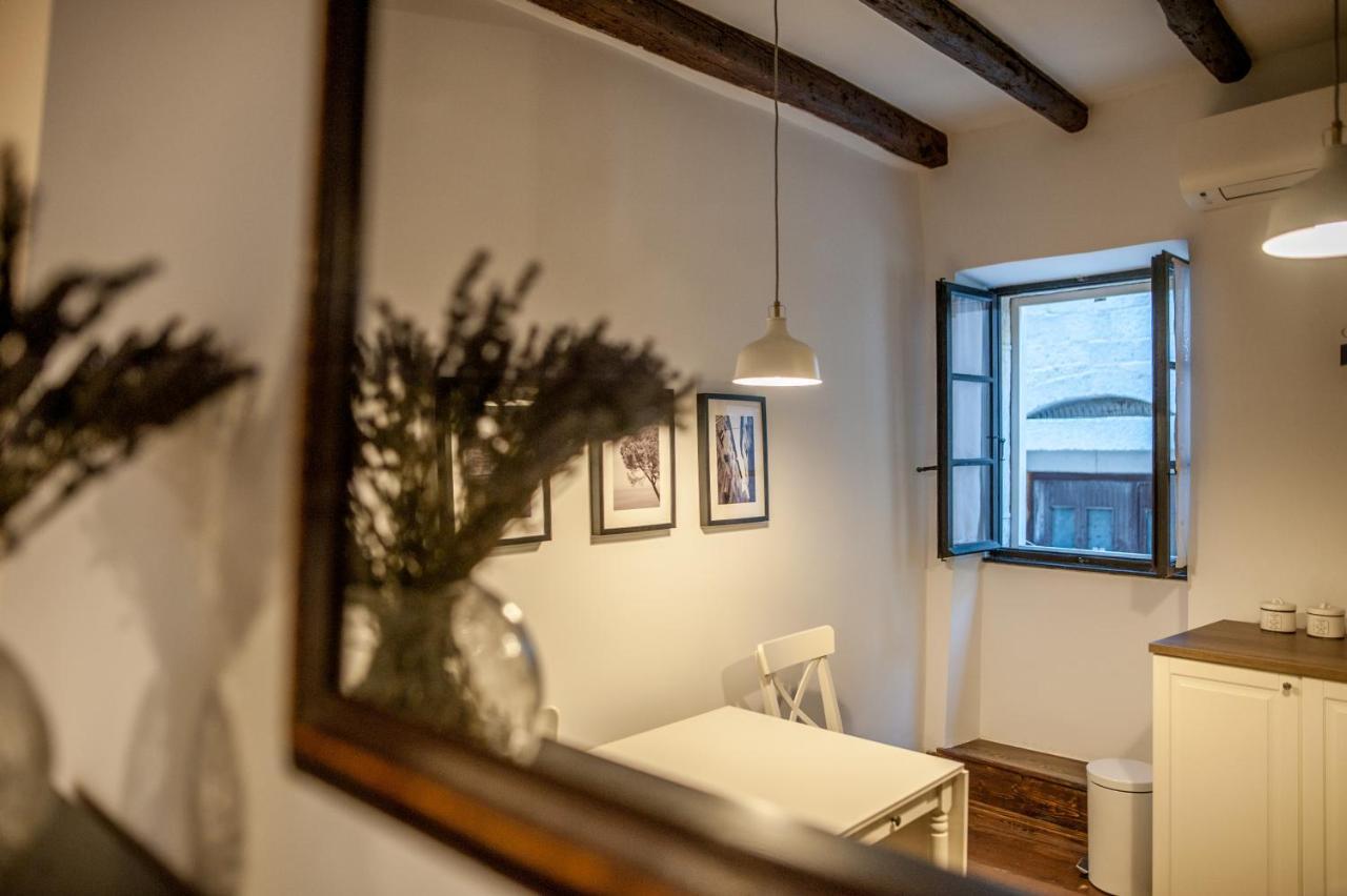 Studio Apartment Casa Di Pietra ロヴィニ エクステリア 写真